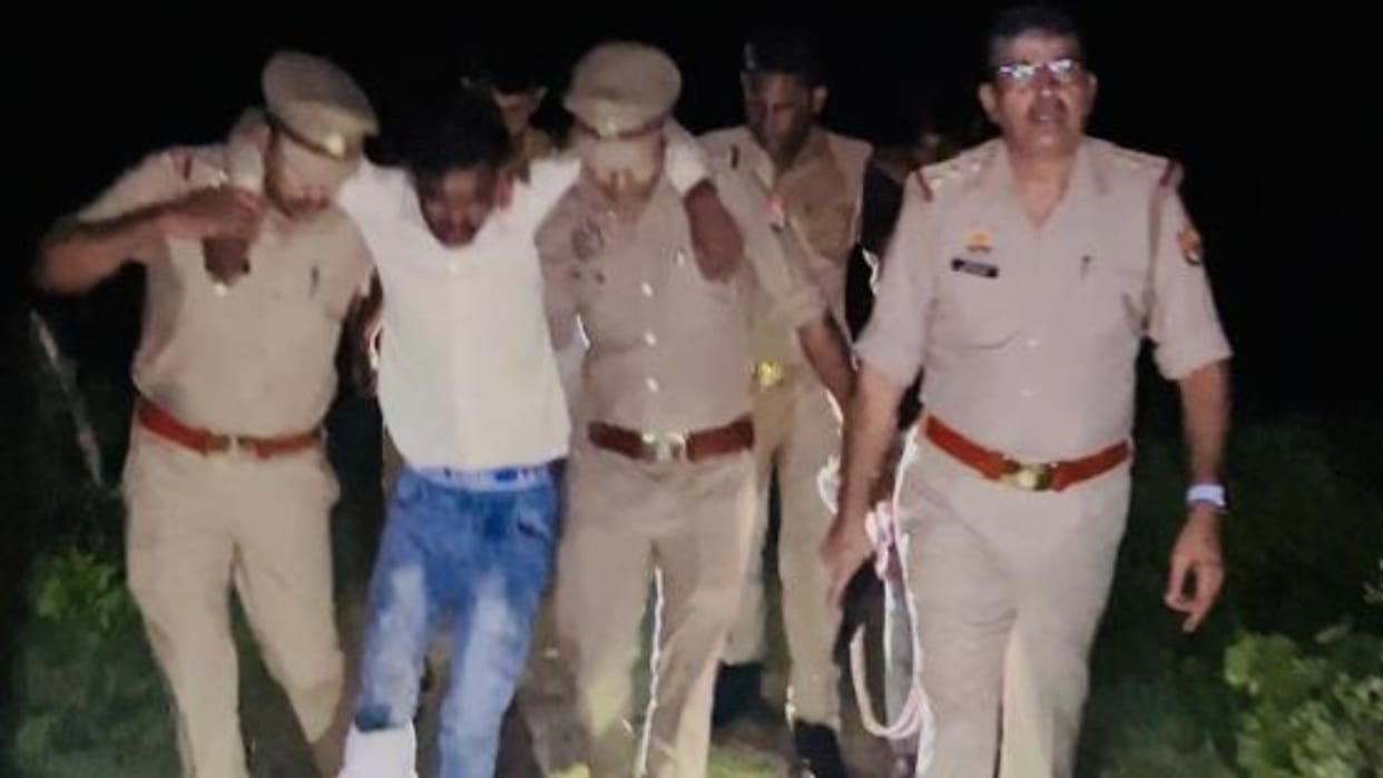 Two miscreants who looted on the highway were arrested in an encounter in bareilly
