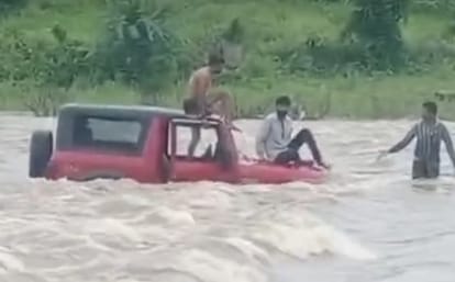 Indore: The angry monsoon is now kind to Indore, roads have become rivers, waterlogging in many areas