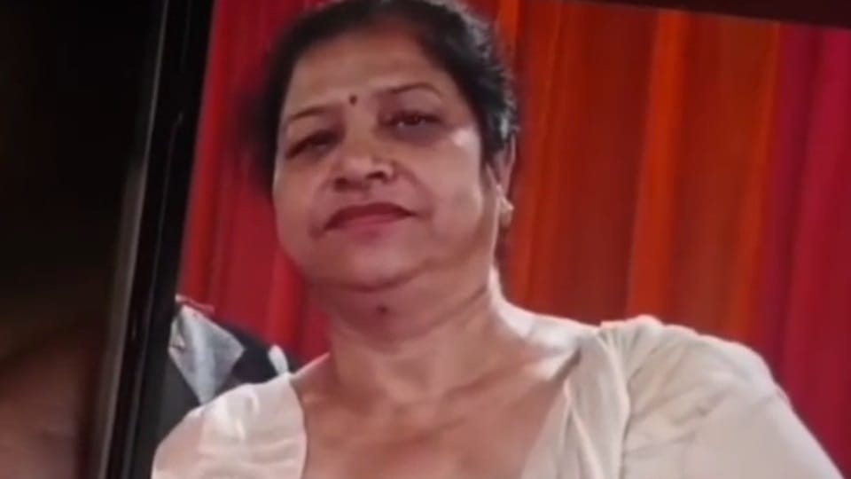 woman commit suicide in pathankot
