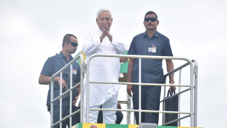 Bihar: सीएम नीतीश कुमार पहुंचे मधुबनी के लौकही प्रखंड, 426 करोड़ की लागत से कई विकास योजनाओं का किया शिलान्यास