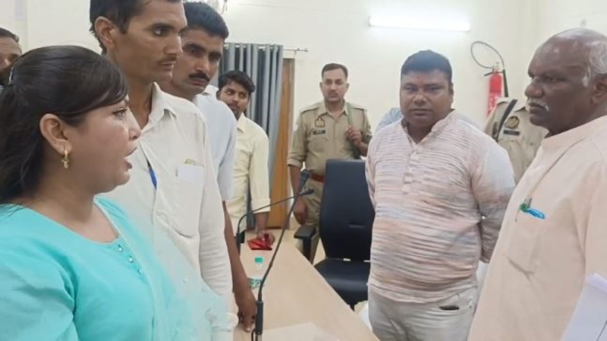 Former District Panchayat member cried in front of the Chairman of SC-ST Commission in Bareilly