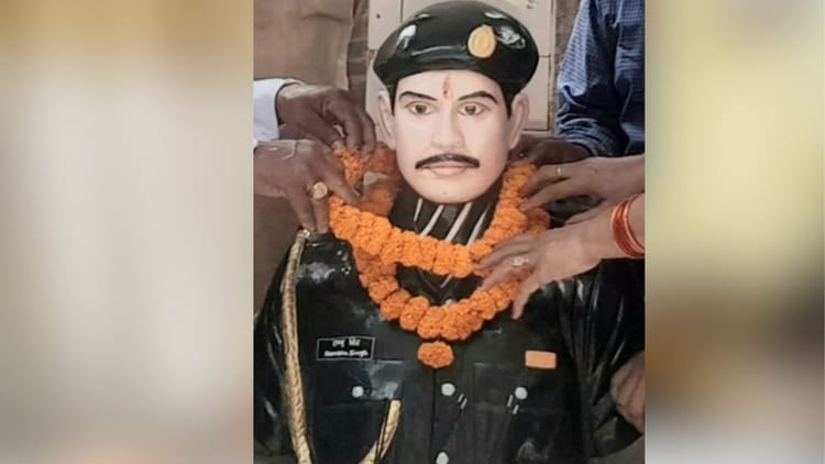 Kargil Vijay Diwas: बिहार के शहीद रम्भू सिंह को श्रद्धांजलि, पत्नी ने कहा- एक शहीद के गांव में विकास कोसों दूर