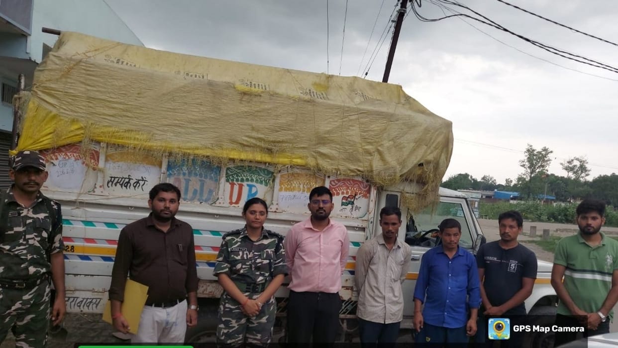 SSB caught Indian fertilizer being taken to Nepal in Lakhimpur kheri