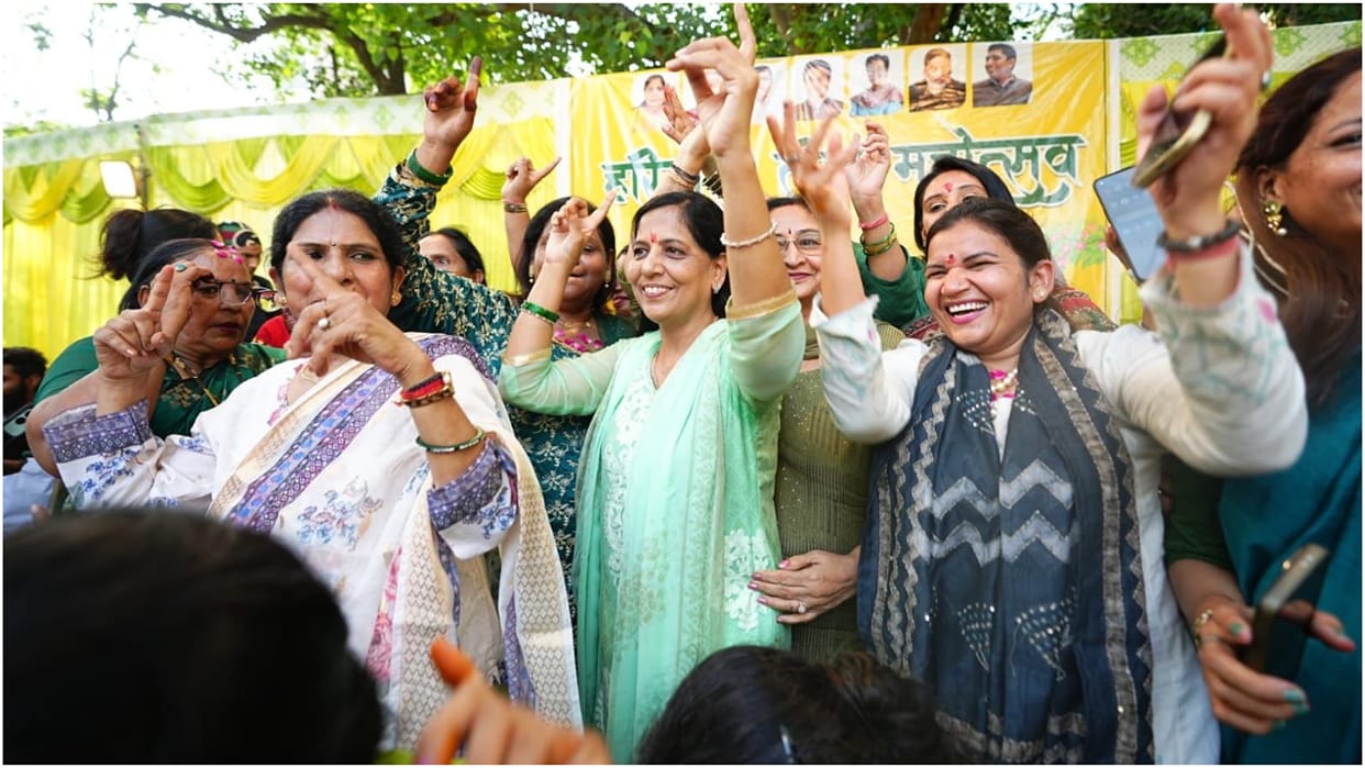Sunita Kejriwal accuses BJP did not give ₹2500 to women now it is imposing conditions even in free bus service