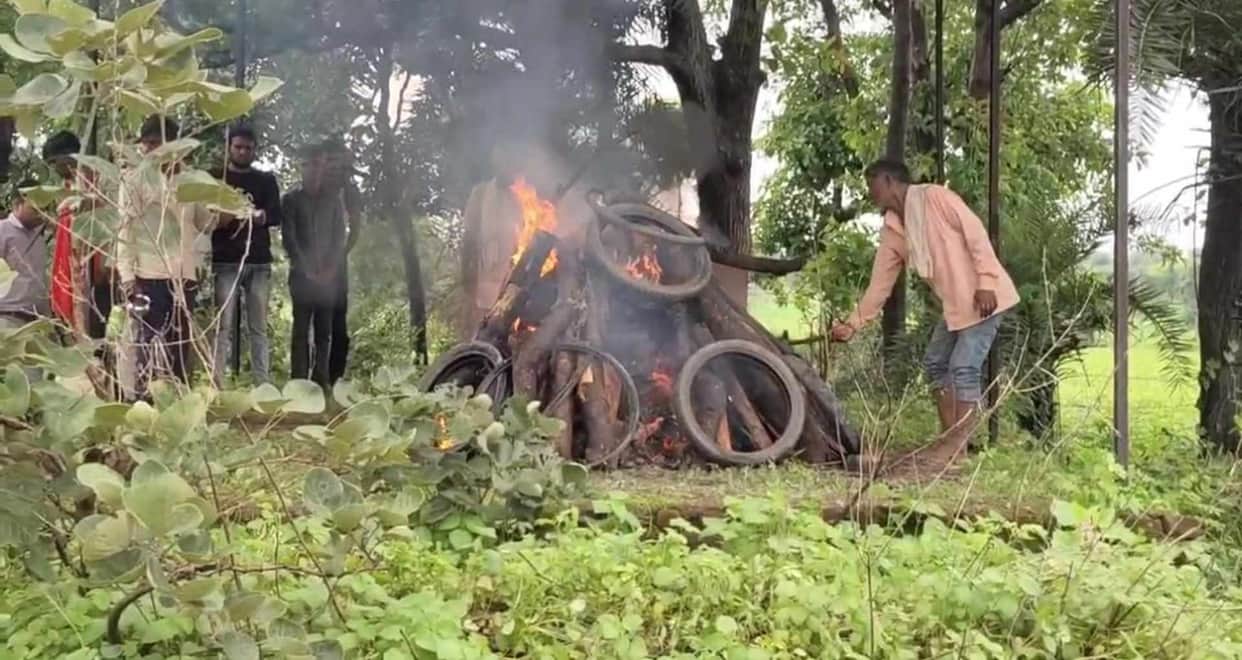 School Building Collapse: Last Rites Held for Children Who Died in Jhalawar, siblings on the same bier