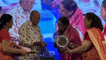 Yashaswini Samman to four women who did remarkable work in their field Dr. Thomas also honored