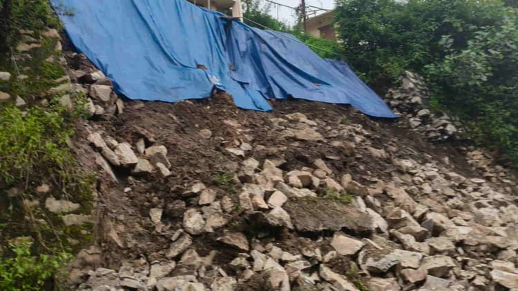 Rudraprayag: आफत बनकर बरसी भारी बारिश, अतिवृष्टि से बगरधार में चार आवासीय मकान जमींदोज, दस को खतरा