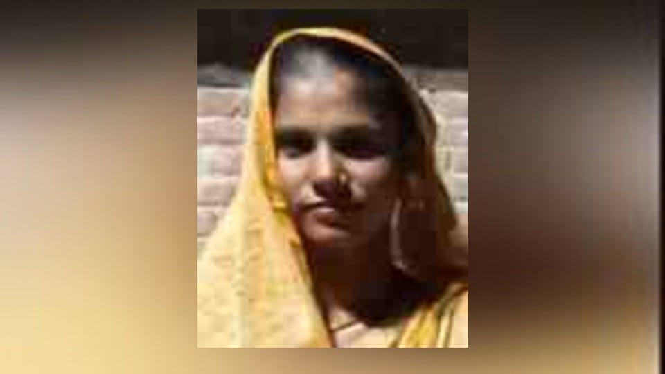 dead body of the married woman was found in this condition five months after marriage family members were sho