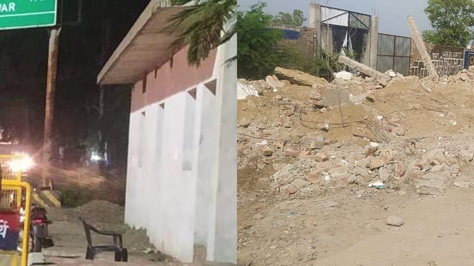 UP: Moradabad Yakutpur Chowki demolished, who built it, Mystery remains, attempt to blame mason