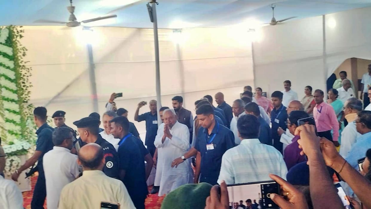 Bihar News: CM Nitish paid tribute to former MLA Rajiv Ranjan, other leaders reached prayer meeting
