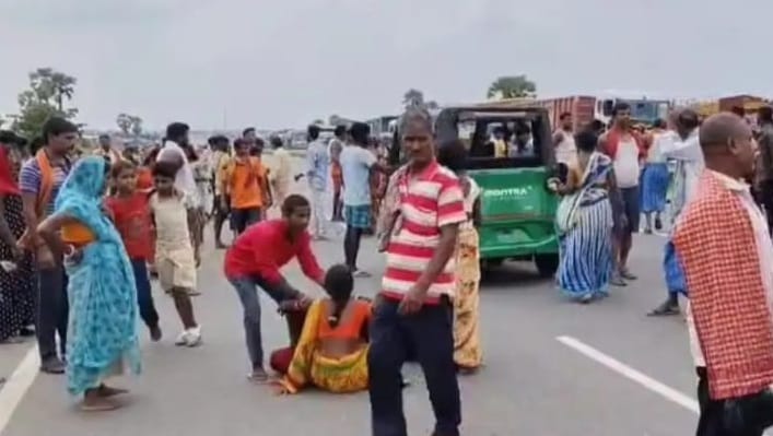 Bihar News: Young man died in a road accident in Patna, people blocked Bihta-Sarmera road in protest