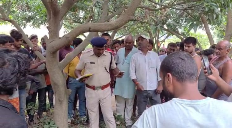 Bihar News: पूर्वी चंपारण में वार्ड सदस्य के बेटे की हत्या, पेड़ से लटका मिला शव; पुलिस ने दो लोगों को पकड़ा