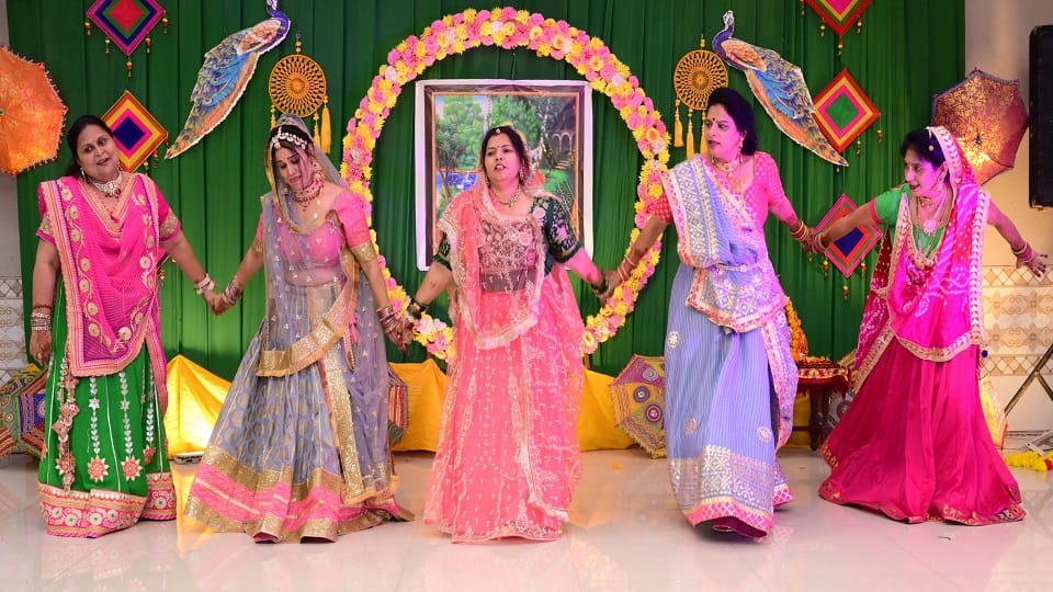 On Hariyali Teej, married women adorned themselves with solah sringar