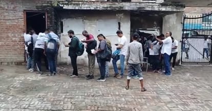 Kanpur RO ARO exam begins 65280 students are appearing for exam at 139 centres strict security arrangements