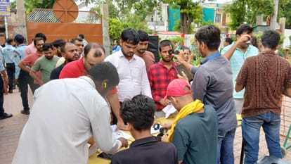 Kanpur RO ARO exam begins 65280 students are appearing for exam at 139 centres strict security arrangements