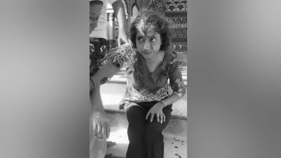 UP news BSc Student Divyanshi Dies 13 Days After Being Shot by Stalker in Mainpuri Temple