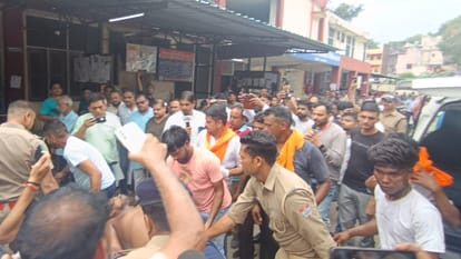 Mansa Devi stampede: The crowd came running and trampled people, three youths of Rampur died
