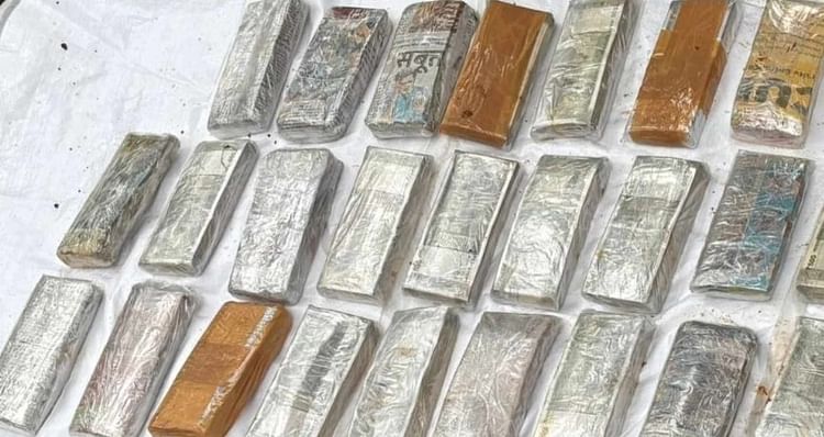 Jharkhand: नक्सलियों के ठिकाने से 35 लाख रुपये नकद बरामद, हथियार खरीदने की थी योजना