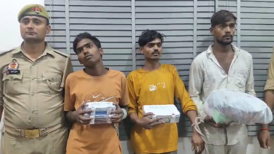 Kanpur: Three people arrested for robbing a power plant employee