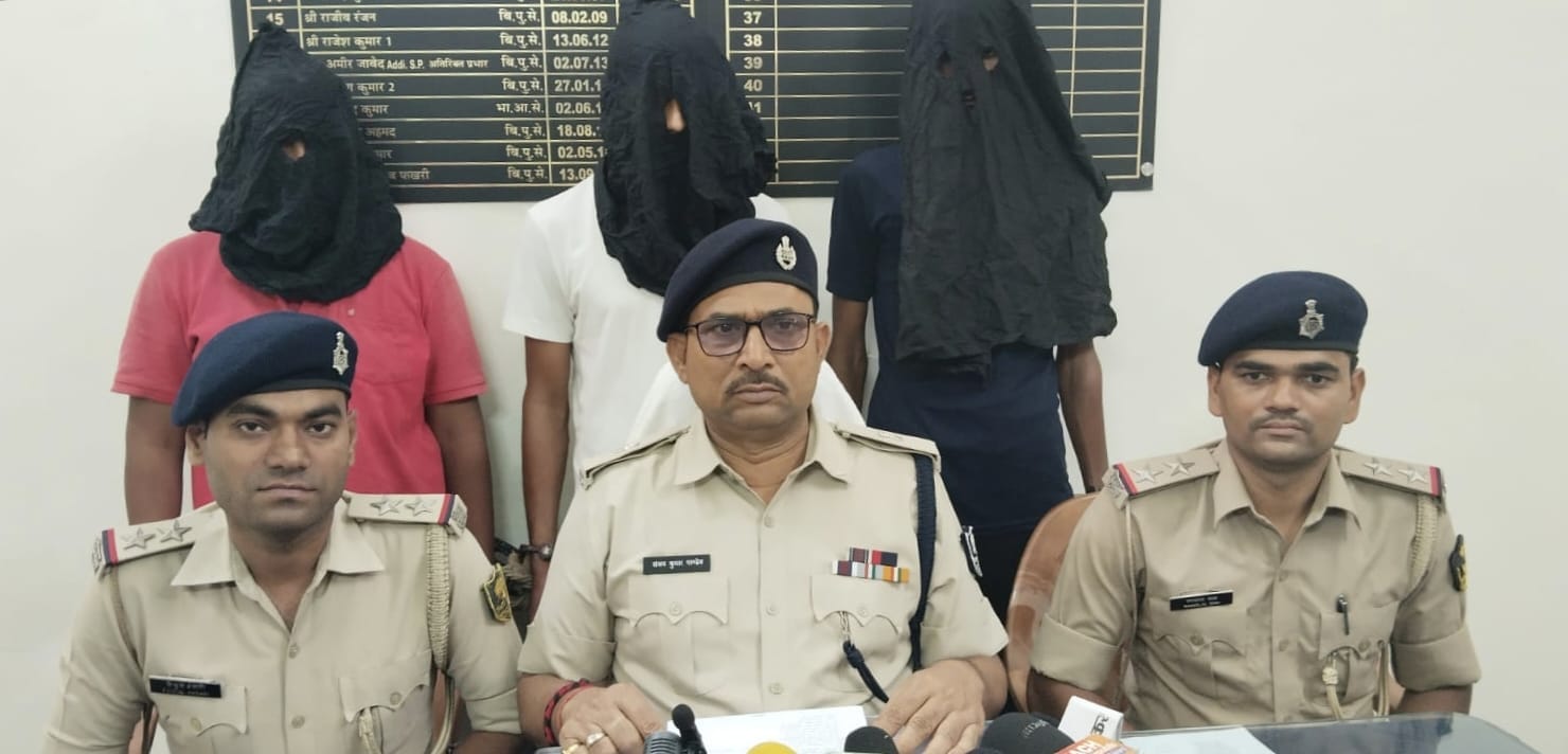 पुलिस की गिरफ्त में आरोपी