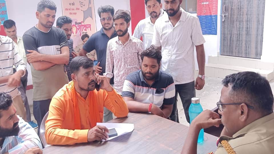 Hindu Yuva Vahini leaders who tried to stop the prayer meeting were attacked