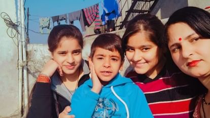 Shweta Suicide case Father arrived with daughter's body, mother unconscious, sister found it difficult to hand