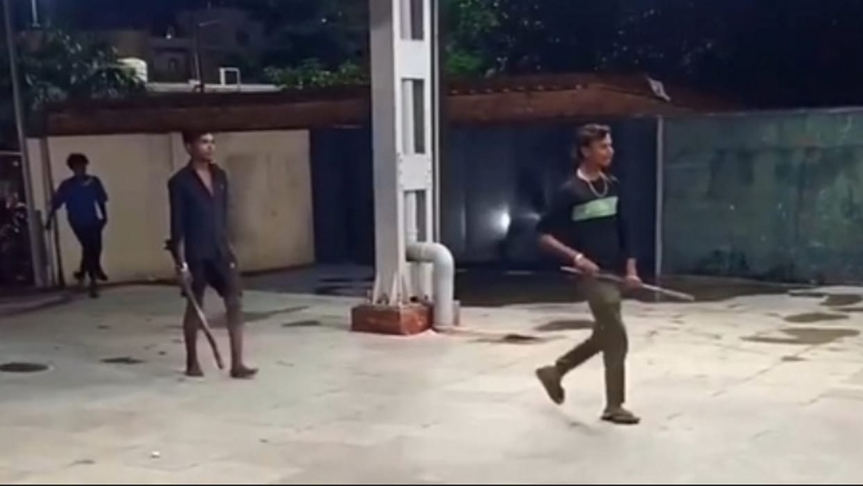 Prayagraj Junction: People were seen running on the railway platform with sticks and rods