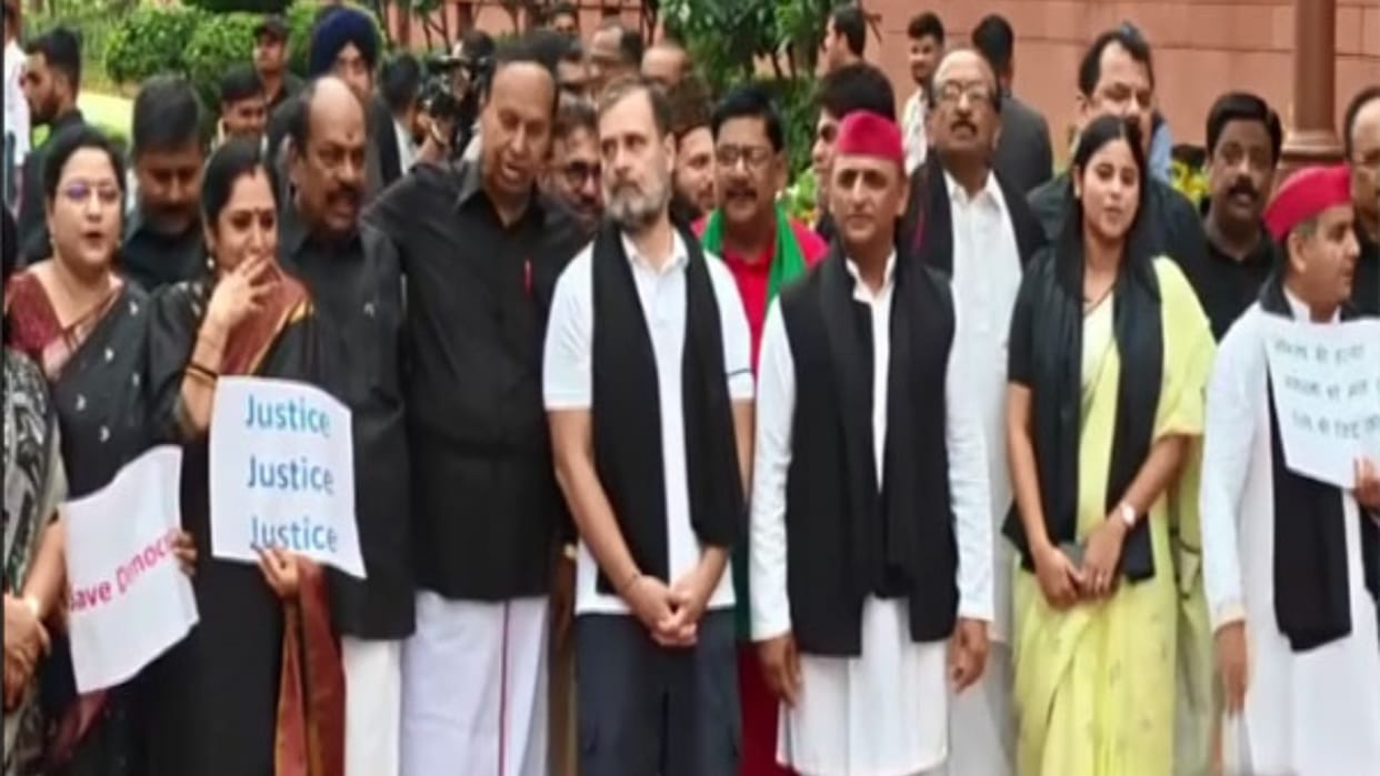 India Block protest in Parliament against Bihar voter list amendment Know all updates in hindi