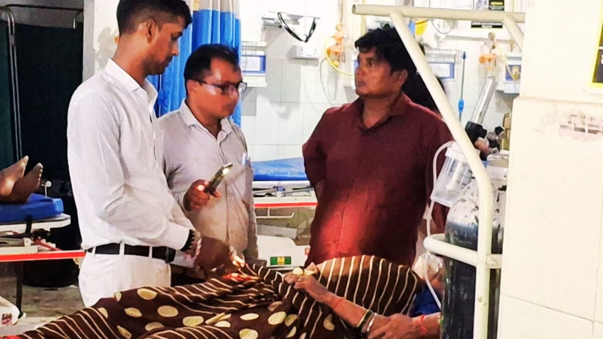 The medical college's electricity was out for 12 hours, treatment was done in mobile light