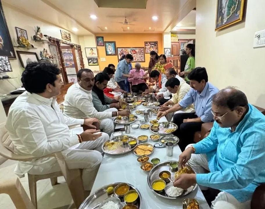 Indore: Lunch politics at minister Vijayvargiya's house, Mayor, MP, four MLAs arrived