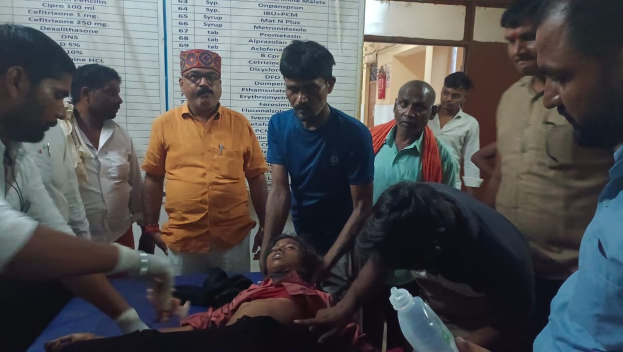 Bahraich: Wolf attacks a teenager who went to the field, villagers shouted and chased her away; she died in th