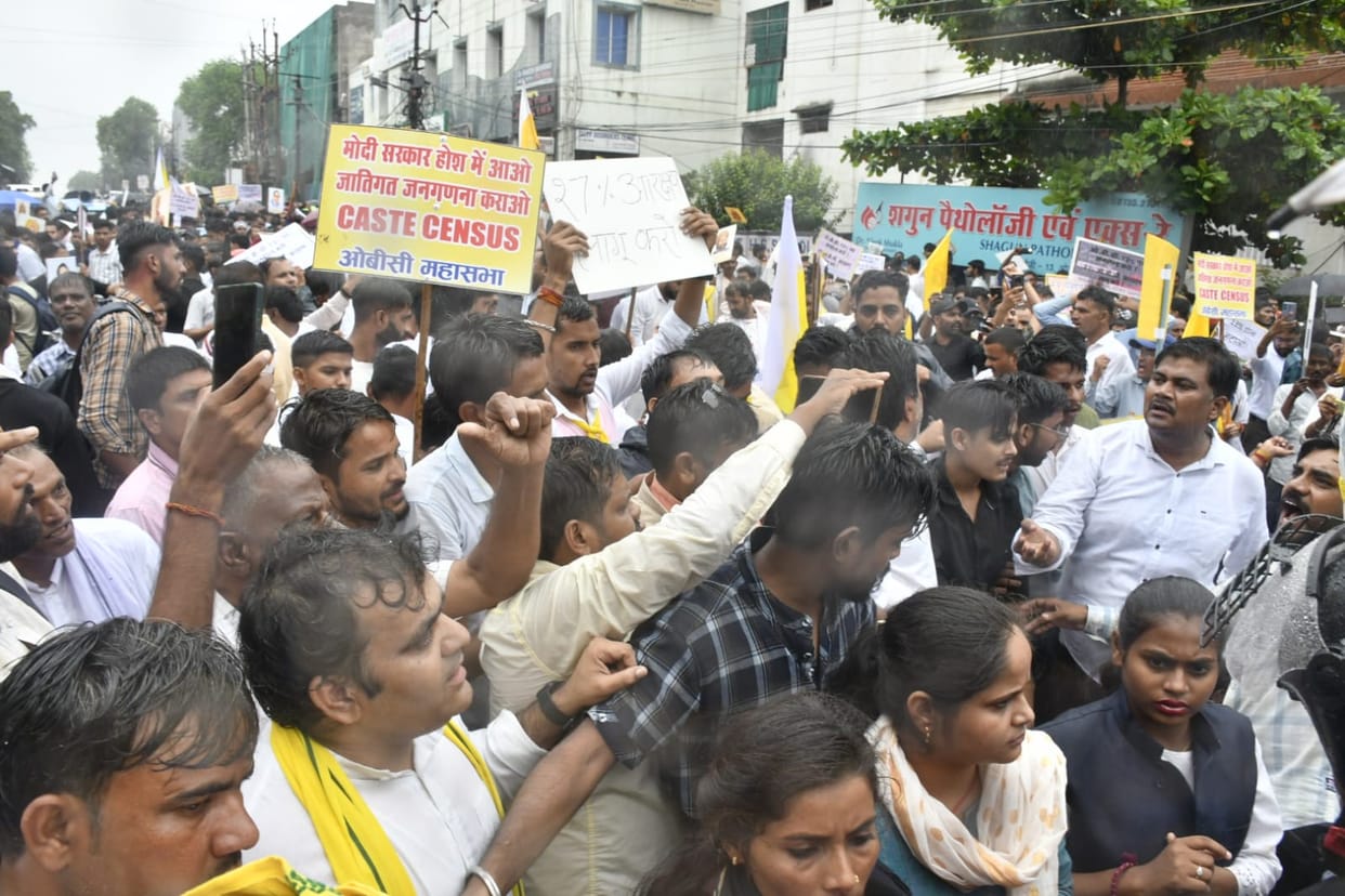 Bhopal: OBC community protests to unhold 13 percent reservation, police stops workers who were going to surrou