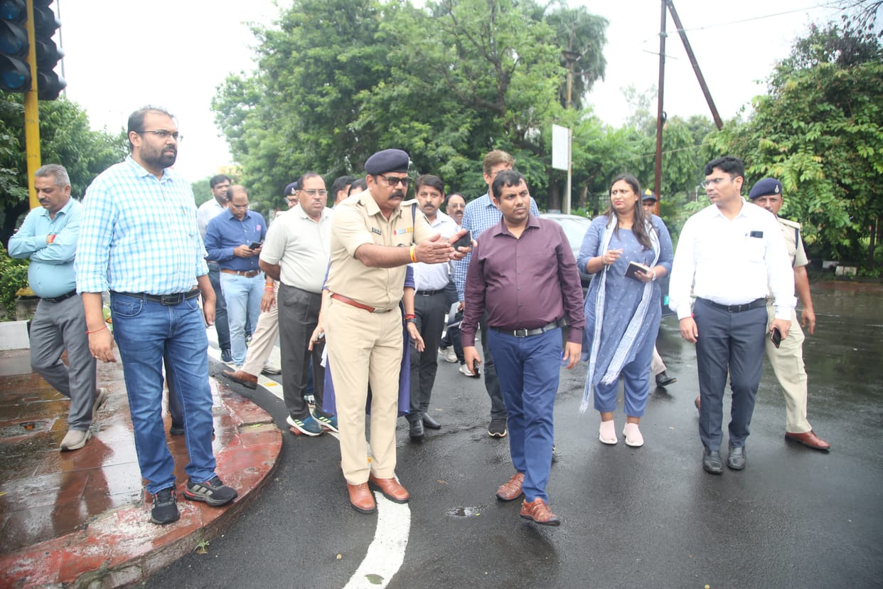 Bhopal: Bhopal Collector inspected the traffic system amidst rain, gave instructions to the officials to impro