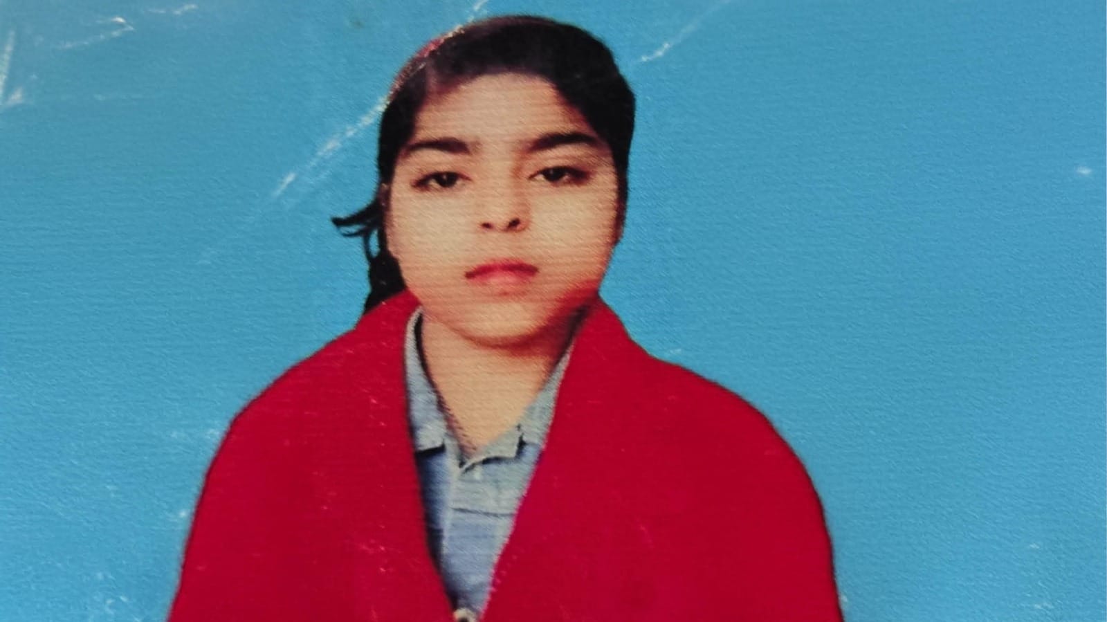 Father killed his daughter suspecting her of love affair and then hanged himself in greater noida
