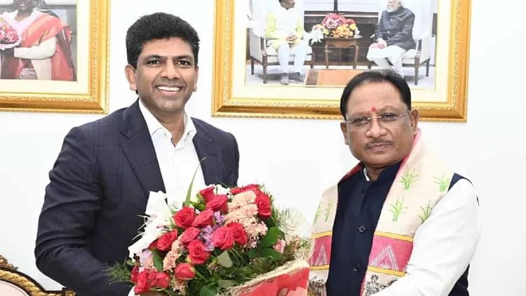 छत्तीसगढ़ के नक्सल क्षेत्रों में लगेंगे 400 नए बीएसएनएल टावर: केंद्रीय राज्यमंत्री ने की योजनाओं की समीक्षा