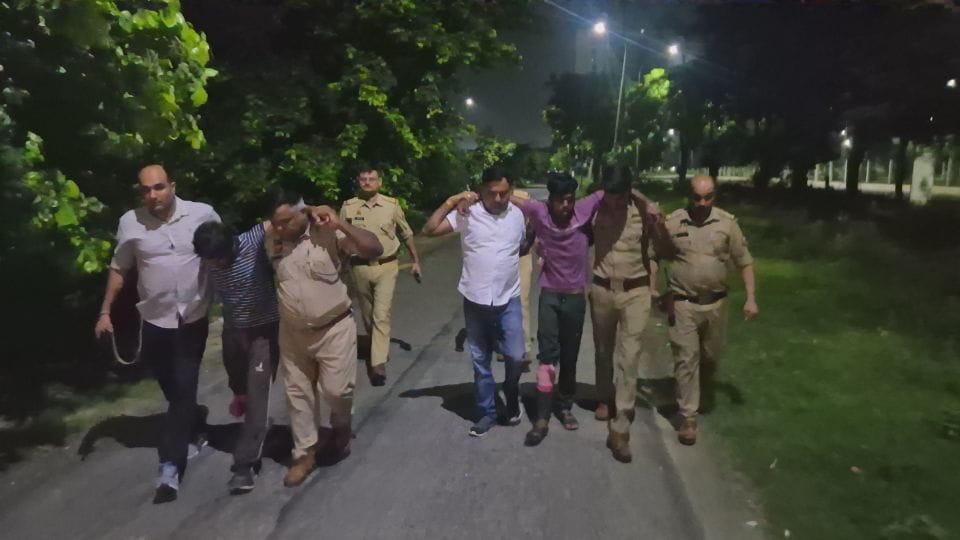 Four miscreants who stole tyres were arrested in a police encounter in Greater Noida