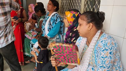 Three patients treated in light of torch emergency inverter also shut down in district hospital ballia