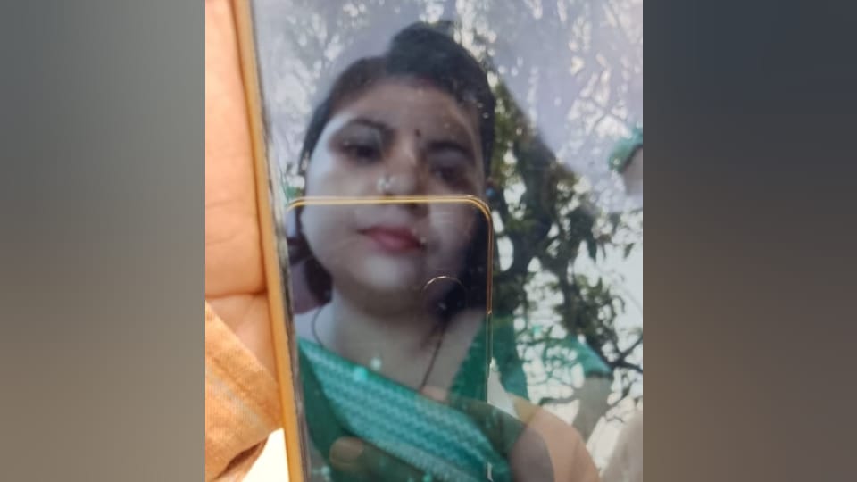 Ghazipur Triple Murder Kusum living in maternal home for 7 years After getting separated from second husband