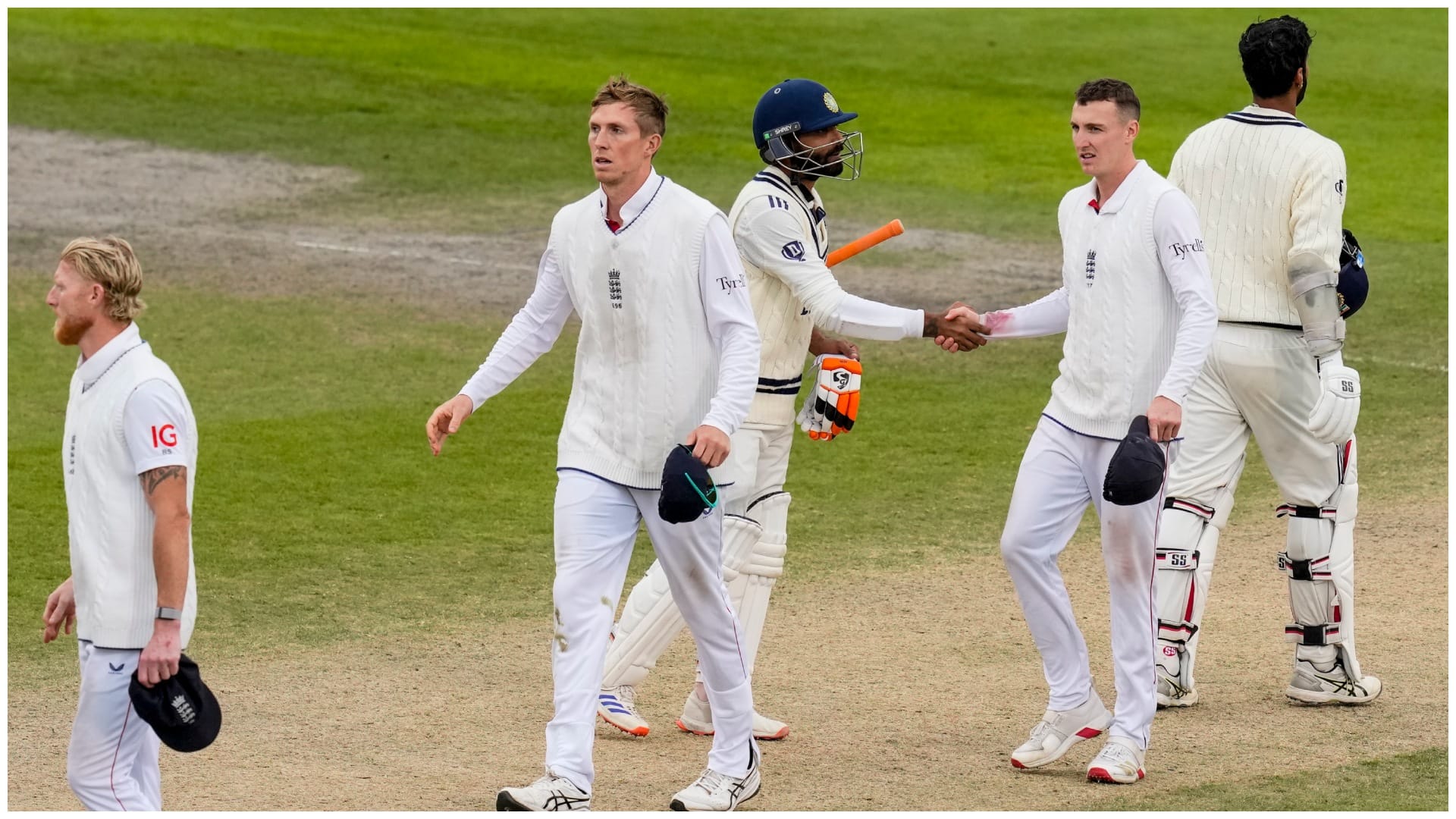 IND vs ENG: 'Give bowling to Brook or Harmison-Flintoff...', Ashwin criticized England's double standards