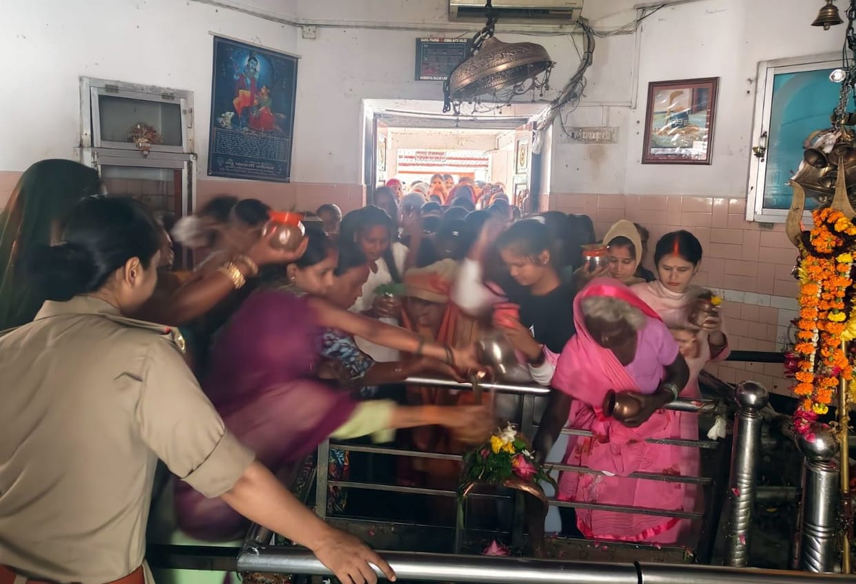 Ausaneshwar accident: Shivling is 450 years old, even Aurangzeb lost here; two died in stampede.. 46 injured