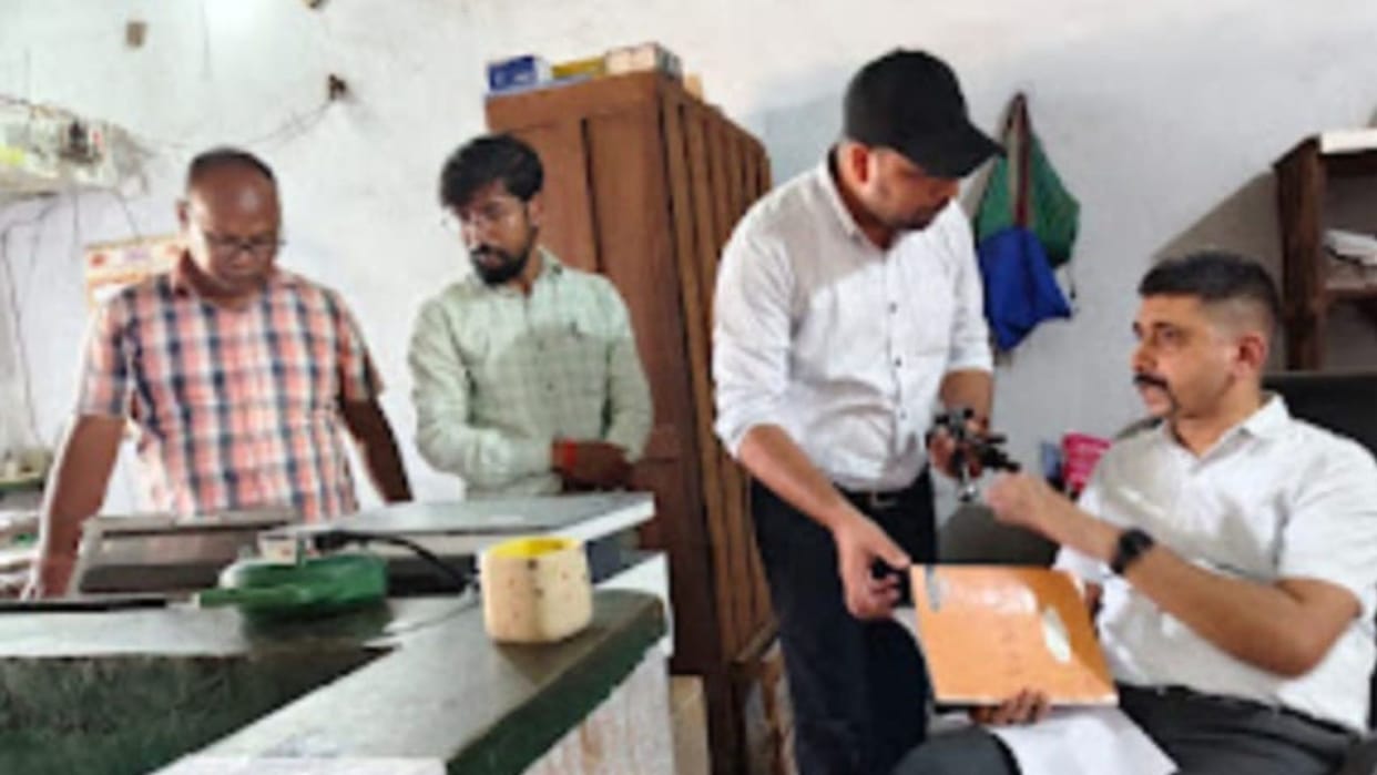 Gua Post Office Scam: Senior Postal Superintendent arrived to investigate, met the victim account holders