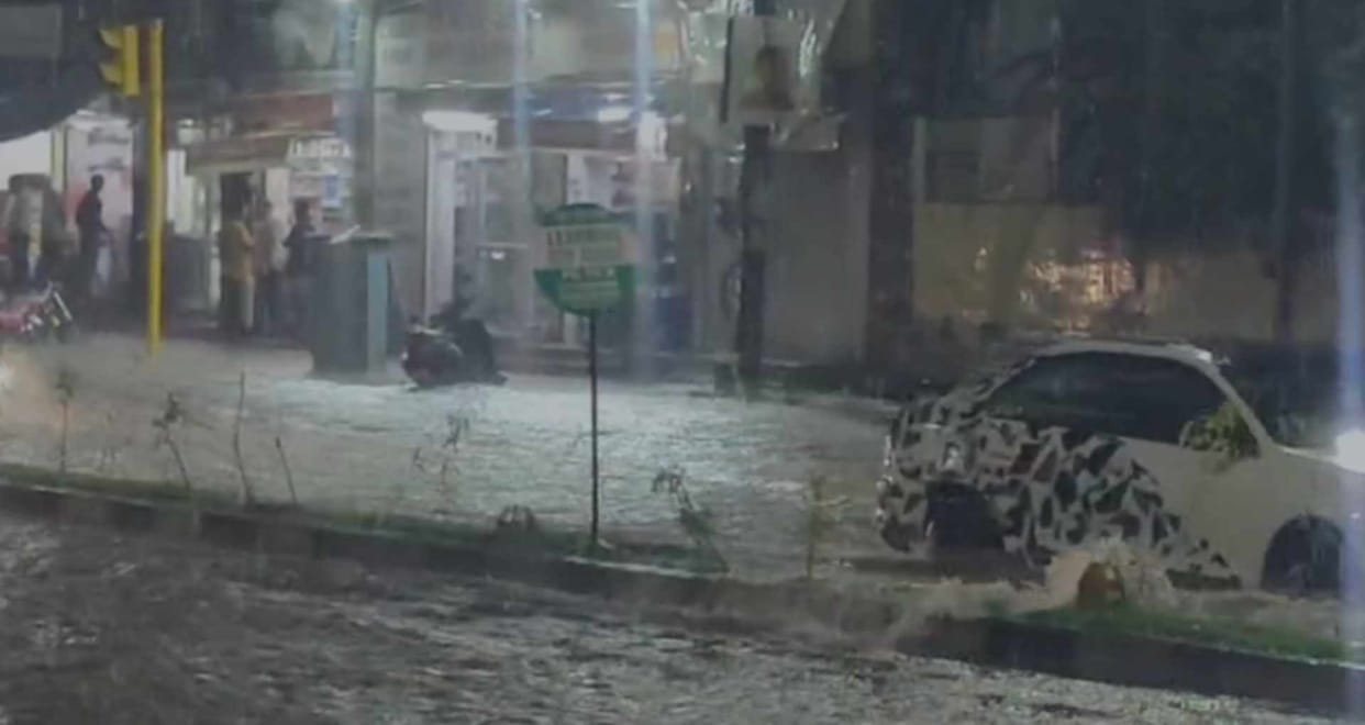 Rajasthan: Heavy rain in Jaipur has disrupted life, questions raised on the preparations of the corporation