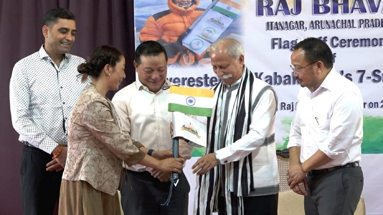 Mountaineer Kabak Yano left for the Seventh Summit Mountaineering Expedition the Governor handed over tricolor