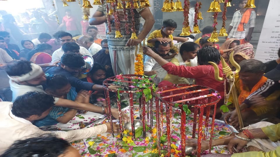 Sawan Somvar 2025 Lord Shiv In Kailash Mandir Know History Of Temple