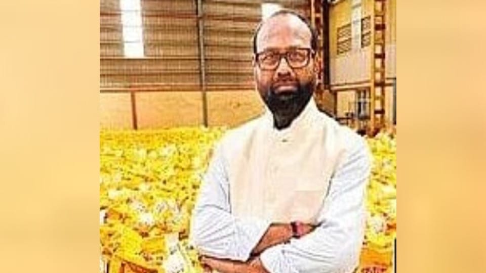 Kanpur News From Debt to ₹1,050 Crore Empire Farmer’s Son Builds Kapila Cattle Feed Success Story