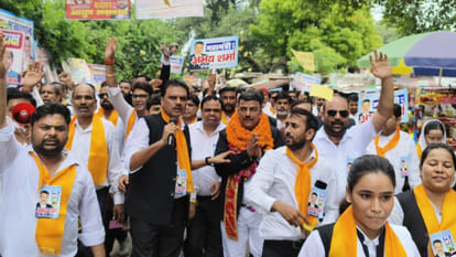 kanpur: loyars esosieshan chunaav mein kisee pratyaashee ne vaapas nahin lie parche kaanapur. loyars esosiesh