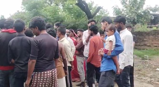 Land dispute in Sonbhadra shot the old man ran away threatening him named case registered against three