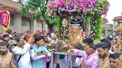 Mandsaur: King Pashupatinath went on city tour in royal style Radha-Krishna and Shiva-Parvati impersonations