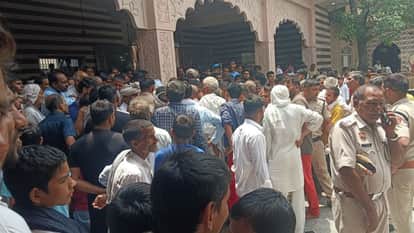 Priests and women were beaten up in the Lord Lakshmi Narayan temple of Sheikhsai village