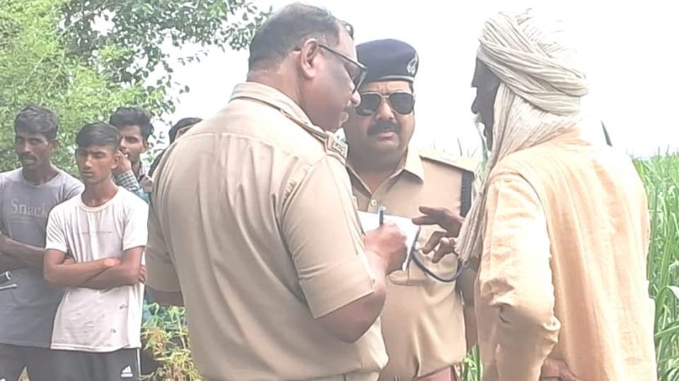 man was shot dead in Meerut Anuj used to sell clothes by roaming around connection with love marriage